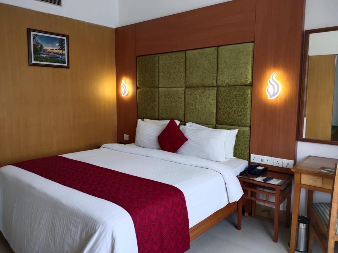 Hotel Western Gatz Theni Exterior photo